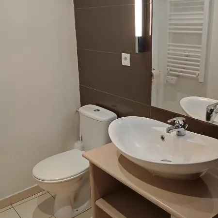 Confortable A Avec Terrasse Et Acces Piscine, Ideal Pour 4 Personnes - Fr-1-165b-56 Apartment *