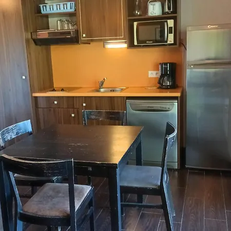 Confortable A Avec Terrasse Et Acces Piscine, Ideal Pour 4 Personnes - Fr-1-165b-56 * Jausiers