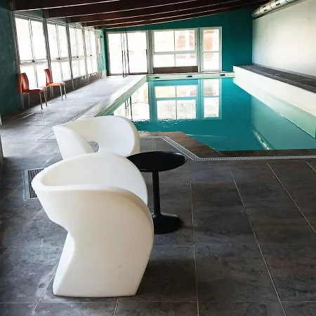 Confortable A Avec Terrasse Et Acces Piscine, Ideal Pour 4 Personnes - Fr-1-165b-56 Jausiers