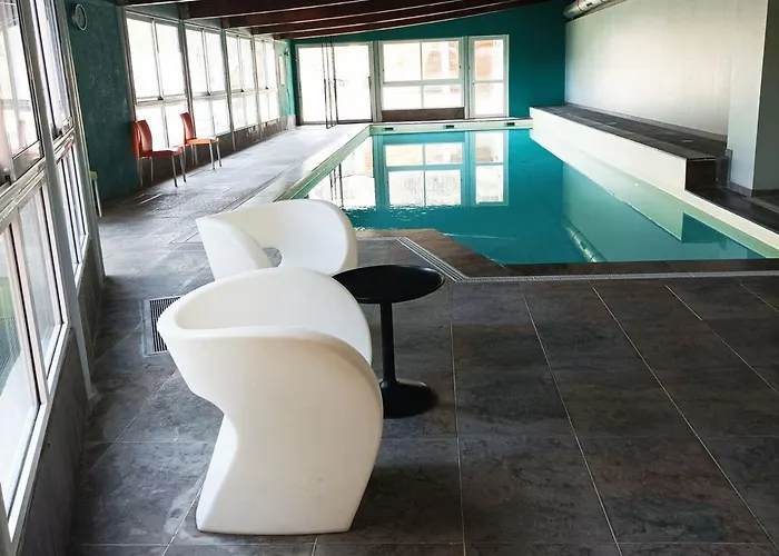 Confortable à Avec Terrasse Et Accès Piscine, Idéal Pour 4 Personnes - Fr-1-165b-56 Jausiers
