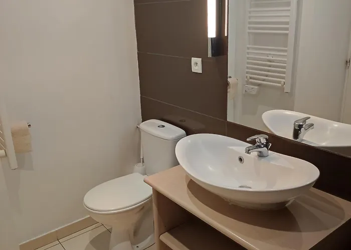 Confortable à Avec Terrasse Et Accès Piscine, Idéal Pour 4 Personnes - Fr-1-165b-56 * Jausiers